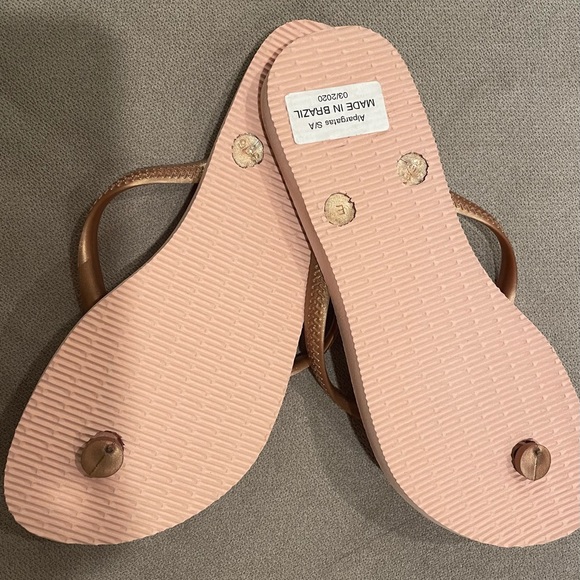 Havaianas  brand new pretty rose gold flip flops - Picture 4 of 4